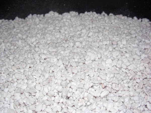 Perlite zur Substratauflockerung, Wasserspeicher 2-6mm, 20 Liter